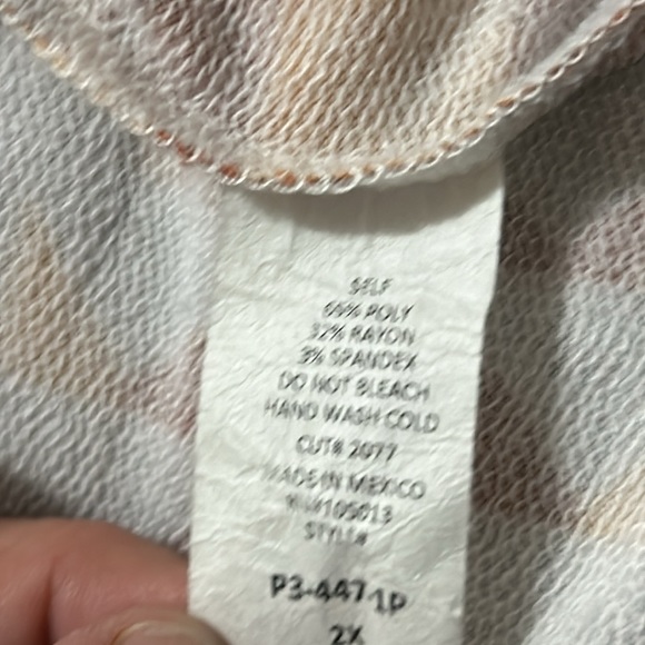 🌼 Impressions Crop Top 💥 - Picture 6 of 6